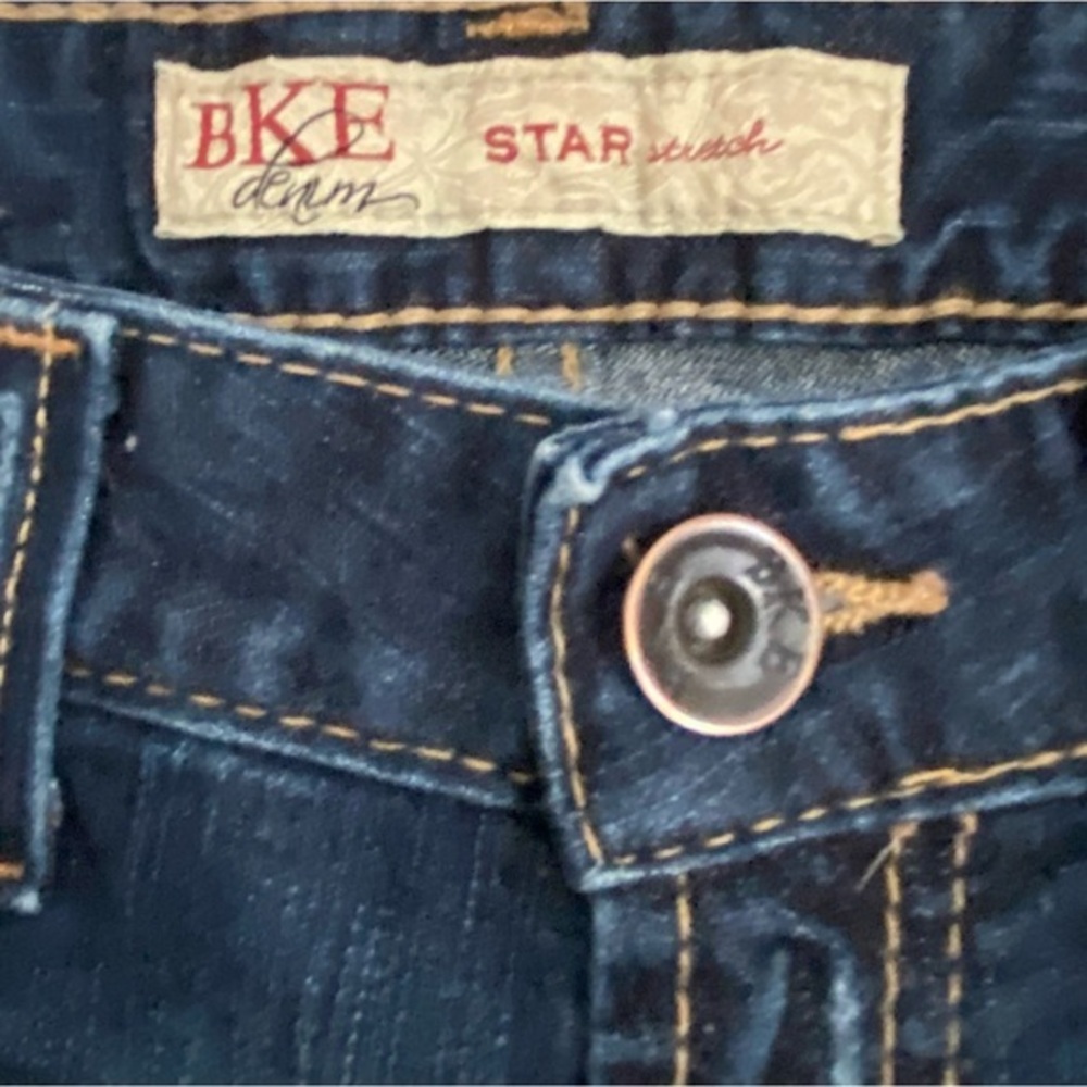 BKE Capris Shorts Women’s 26 Dark Wash Denim Rolled Cuffs Star Stretch - Picture 4 of 16